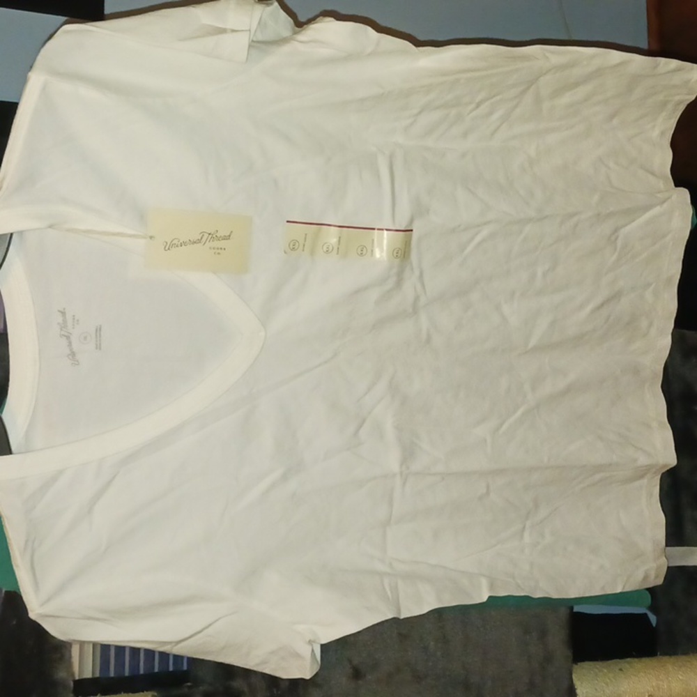 V neck tee's